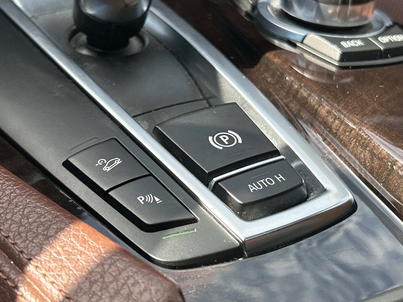 Used 2011 BMW 550i xDrive Sedan AWD/4WD image 27