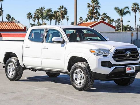 Certified 2018 Toyota Tacoma SR image 4