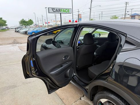 Used 2018 Honda HR-V EX image 19