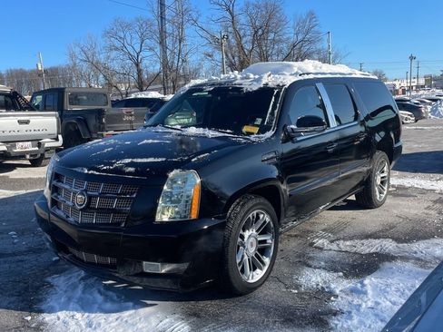 Used 2014 Cadillac Escalade ESV Premium image 2