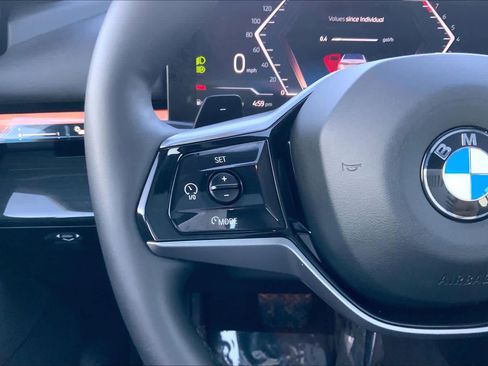 Used 2025 BMW 540i xDrive w/ Premium Package image 24