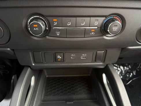 Certified 2025 Nissan Frontier SV image 27