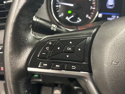 Used 2018 Nissan Rogue SV w/ Sun & Sound Touring Package image 22