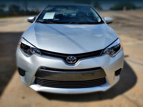 Used 2016 Toyota Corolla LE FWD image 18