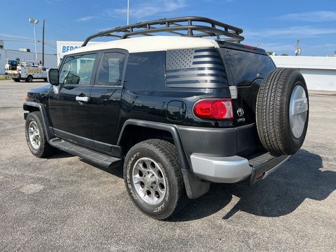 Used 2011 Toyota FJ Cruiser 4WD w/ Upgrade Pkg image 7