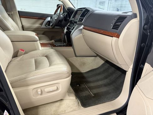 Used 2014 Toyota Land Cruiser 4dr 4WD (Natl) image 36