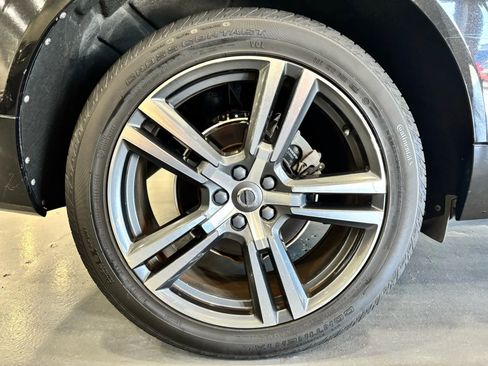 Used 2019 Volvo XC60 T5 Momentum w/ Premium Package image 53
