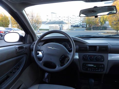 Used 2005 Chrysler Sebring Touring w/ Leather Value Pkg image 17