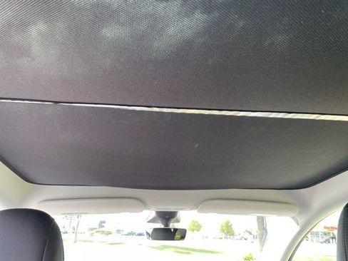 Used 2022 Tesla Model Y Performance image 7