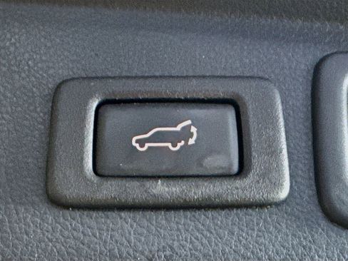 Used 2017 Subaru Forester 2.5i Limited image 32