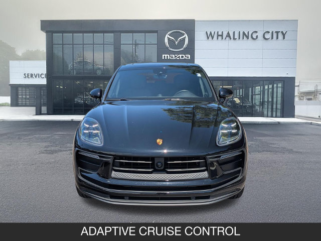 Used 2023 Porsche Macan AWD/4WD image 2