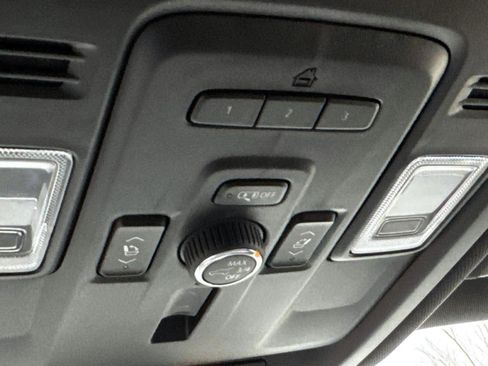 Used 2024 GMC Yukon SLT w/ SLT Luxury Package AWD/4WD image 24