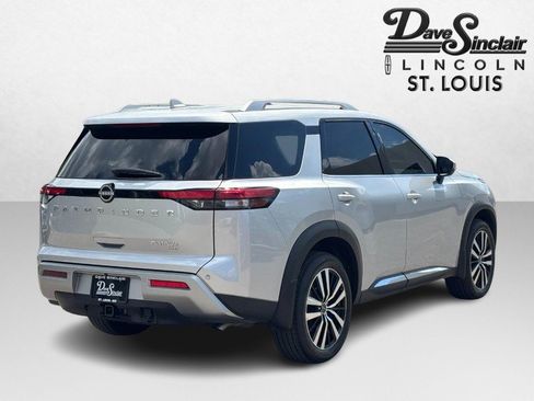 Used 2025 Nissan Pathfinder Platinum w/ Cargo Package AWD/4WD image 3