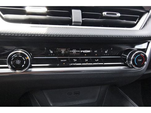 Used 2026 Chevrolet Equinox LT FWD image 24