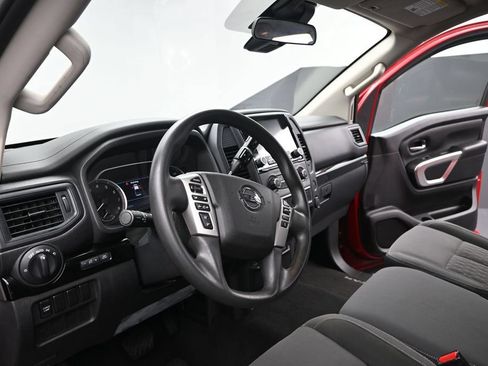 Used 2022 Nissan Titan SV RWD image 11