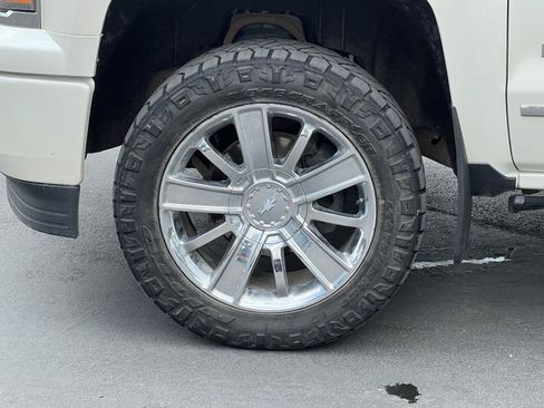 Used 2014 Chevrolet Silverado 1500 High Country w/ High Country Premium Package AWD/4WD image 13