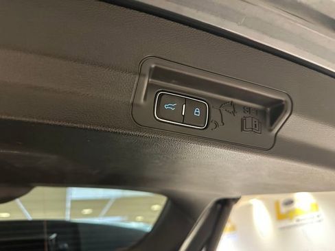Used 2023 Ford Explorer Platinum w/ Technology Package AWD/4WD image 21