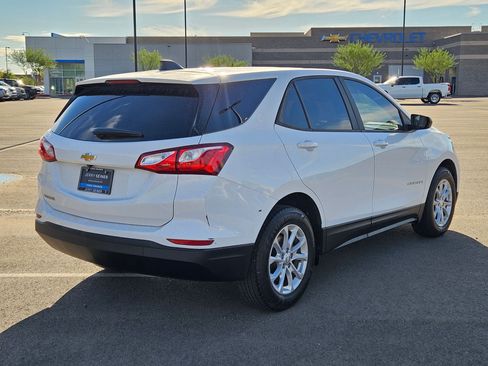 Certified 2020 Chevrolet Equinox LS w/ LS Convenience Package FWD image 5