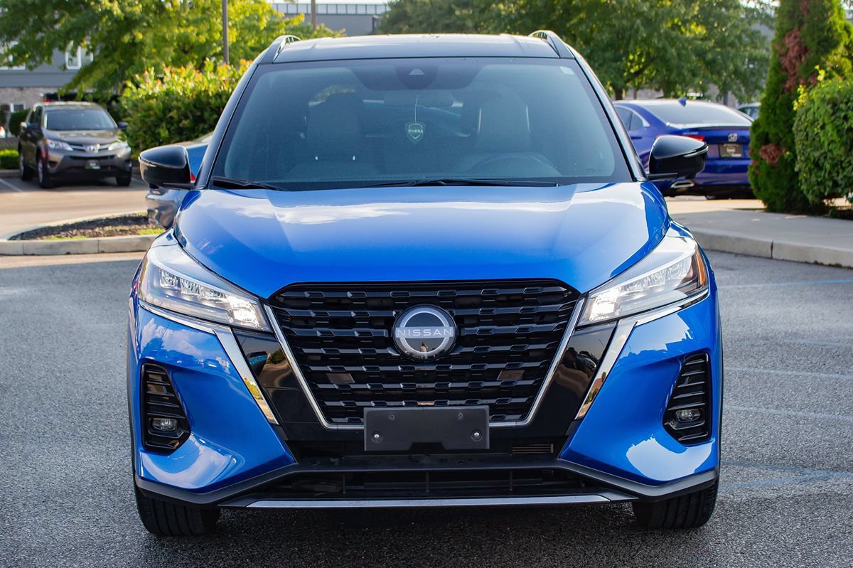 Used 2023 Nissan Kicks SR w/ SR Premium Package FWD image 2