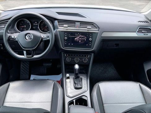 Used 2020 Volkswagen Tiguan SE FWD image 13