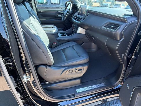 Used 2023 Chevrolet Suburban Z71 image 19