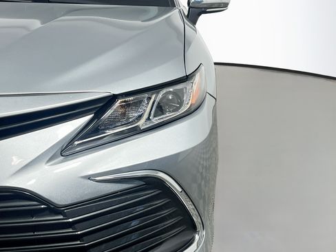 Used 2021 Toyota Camry LE w/ Convenience Package FWD image 12