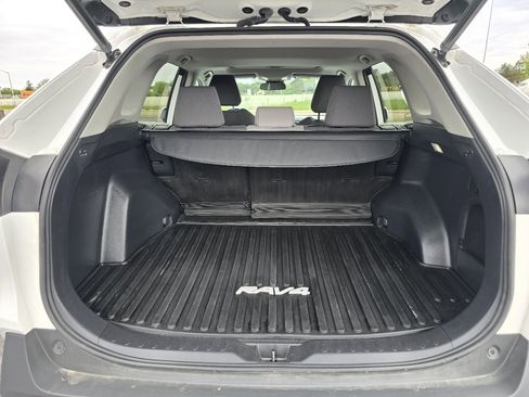 Certified 2022 Toyota RAV4 XLE w/ Convenience Package AWD/4WD image 18