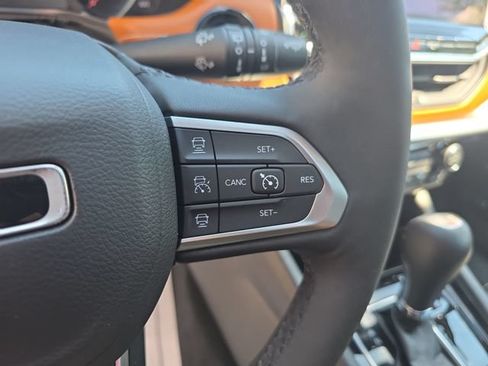 Used 2025 Jeep Compass Limited w/ Sun & Sound Group AWD/4WD image 18