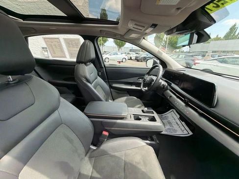 Used 2023 Nissan Ariya AWD image 18