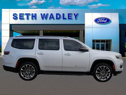 Used 2023 Jeep Wagoneer Series II w/ Premium Group I image 2