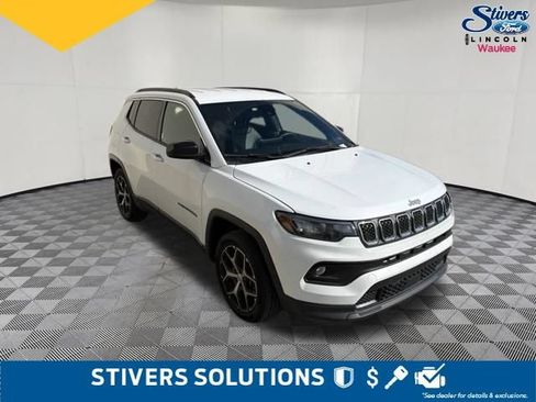 Used 2024 Jeep Compass Latitude AWD/4WD image 3