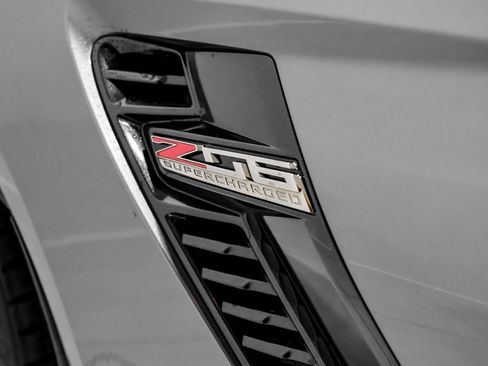 Used 2015 Chevrolet Corvette Z06 w/ 2LZ Preferred Equipment Group image 37