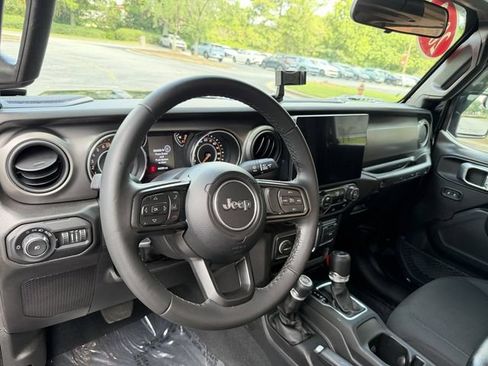 Used 2022 Jeep Wrangler Sport AWD/4WD image 13