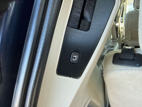 Used 2012 Dodge Grand Caravan SXT image 18