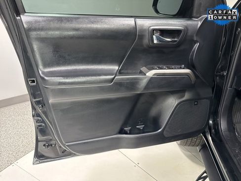 Used 2019 Toyota Tacoma Limited image 8