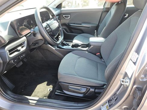Used 2025 Kia K4 LXS image 11