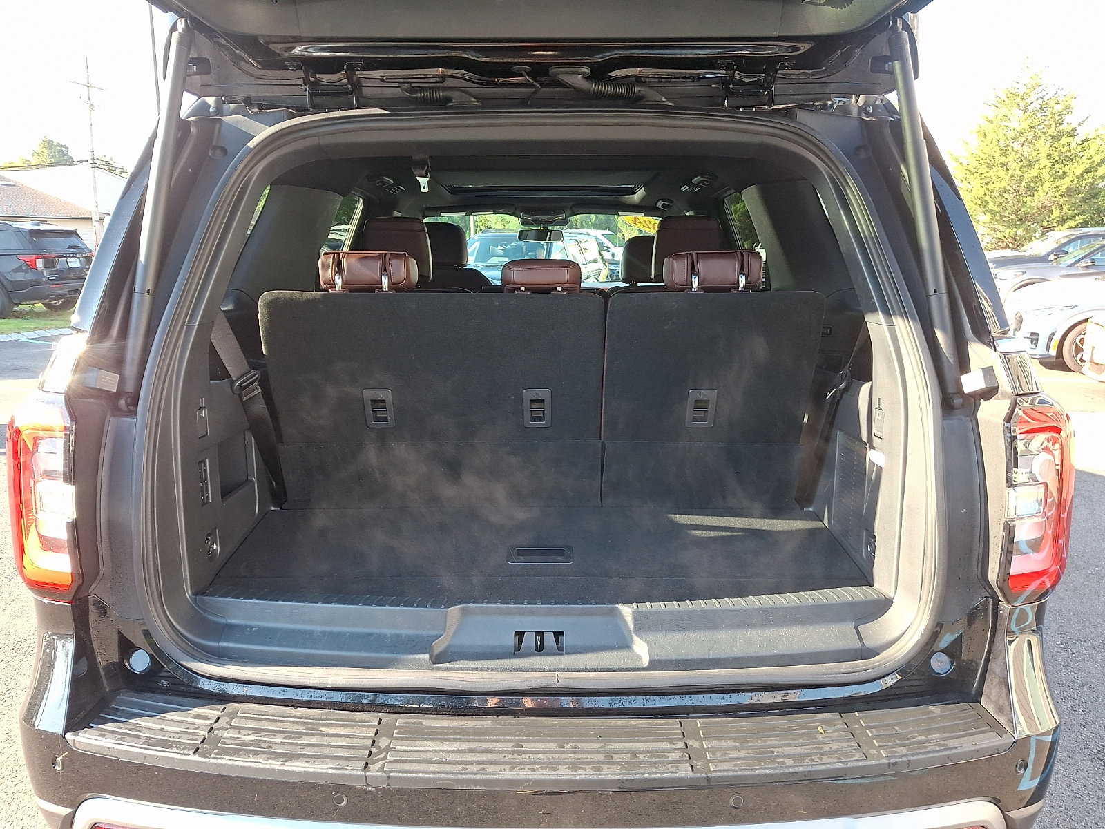 Used 2024 Ford Expedition Limited AWD/4WD image 31