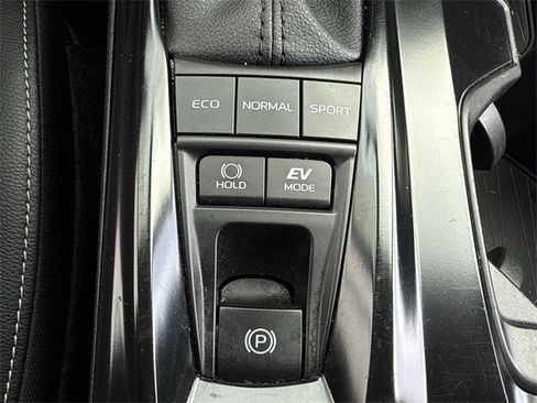 Used 2025 Toyota Camry SE image 21