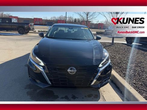 Used 2025 Nissan Altima 2.5 SV image 3