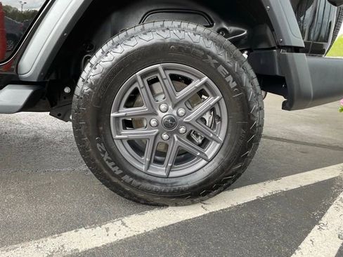 Used 2024 Jeep Wrangler Unlimited Sport AWD/4WD image 33