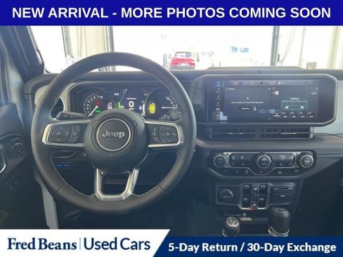 Used 2025 Jeep Wrangler Unlimited Sahara image 15