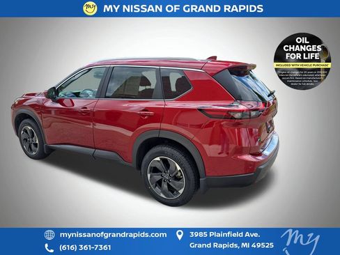 Used 2024 Nissan Rogue SV w/ SV Premium Package AWD/4WD image 6