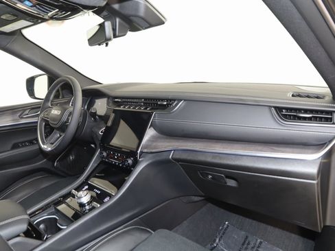 Used 2024 Jeep Grand Cherokee Overland w/ Luxury Tech Group IV image 44