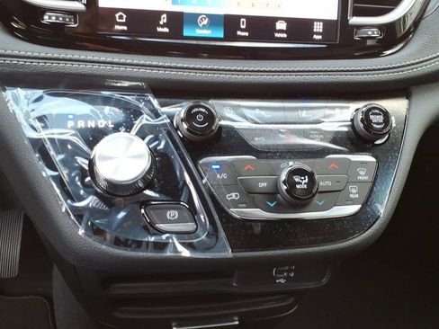 New 2026 Chrysler Pacifica Select image 19