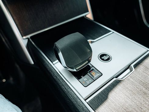 Used 2024 Land Rover Range Rover Long Wheelbase Autobiography image 30