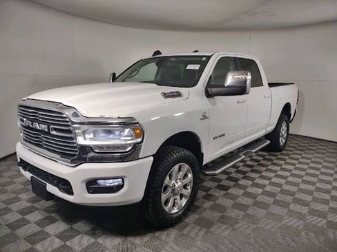 Used 2023 RAM 2500 Laramie AWD/4WD image 2