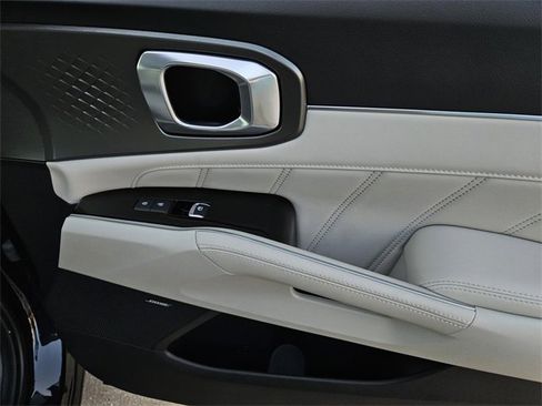 Certified 2023 Kia Sorento SX Prestige image 8
