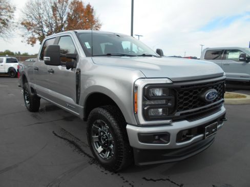 Used 2023 Ford F250 XL w/ STX Appearance Package image 2