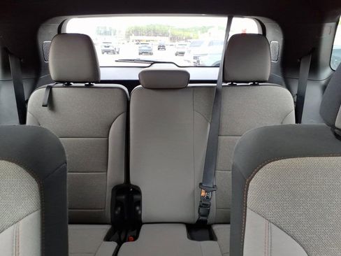 Used 2025 Chevrolet Traverse LT image 13