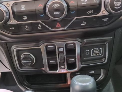 Used 2022 Jeep Gladiator Overland w/ Popular Equipment Package AWD/4WD image 10